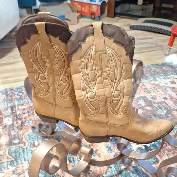 Coconuts by Matisse Tan and Brown Boots - Picture 1 of 5